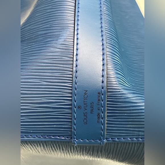 Louis Vuitton Petit Noé Blue Epi Leather Bucket Bag With Dust Bag Made in France - Picture 2 of 16